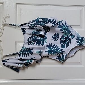 NWOT Size M One Piece Bathing Suit